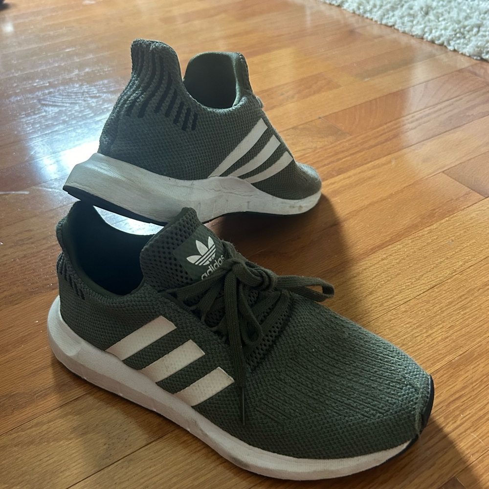 Adidas Sneakers